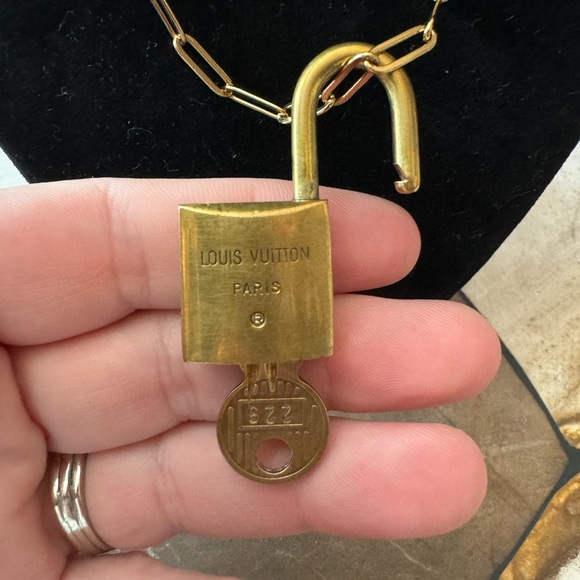 Louis Vuitton 200 Series Lock and Key on a chain. Number 229 - Picture 6 of 7